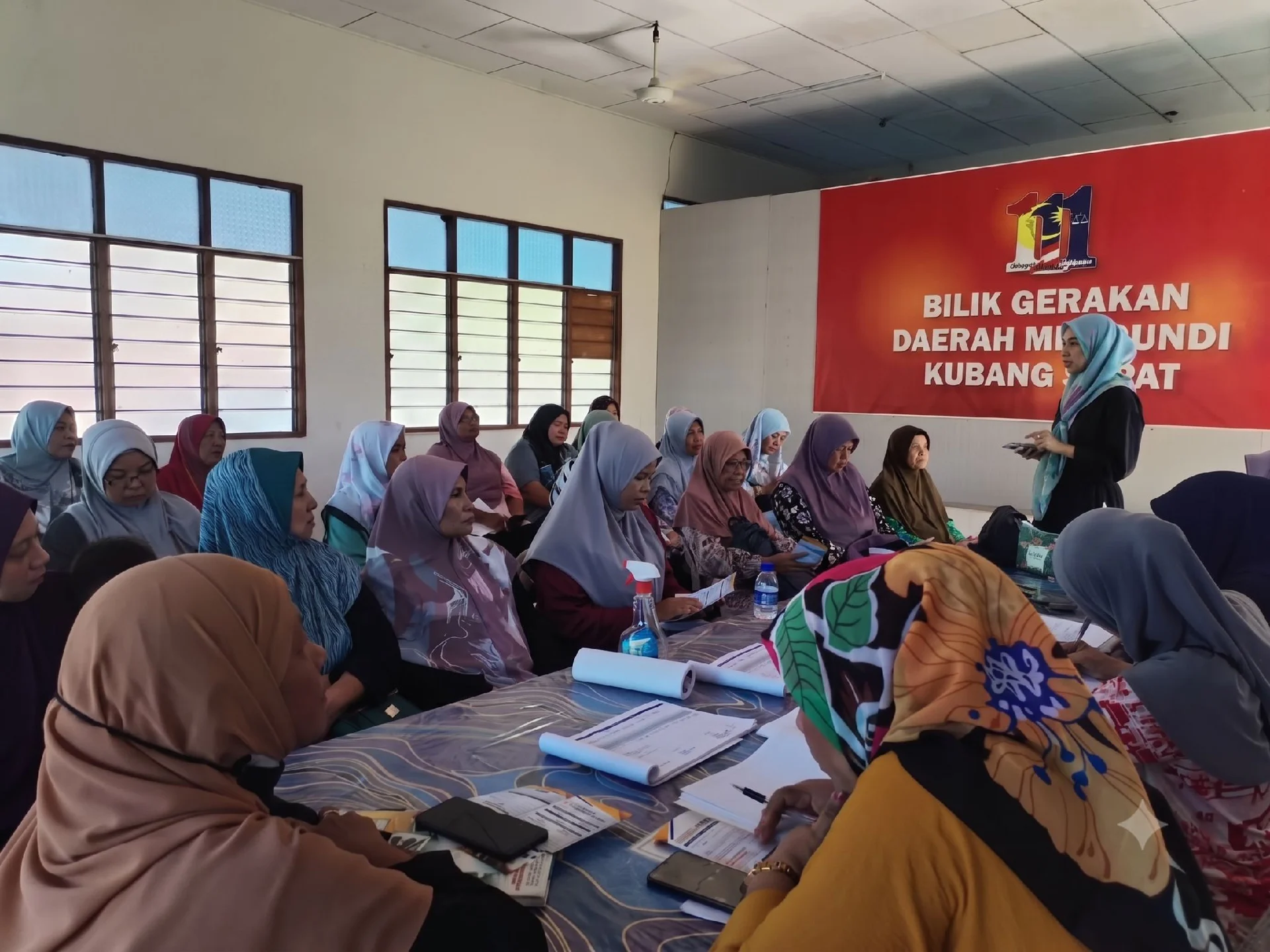 Entrepreneurs in a learning session